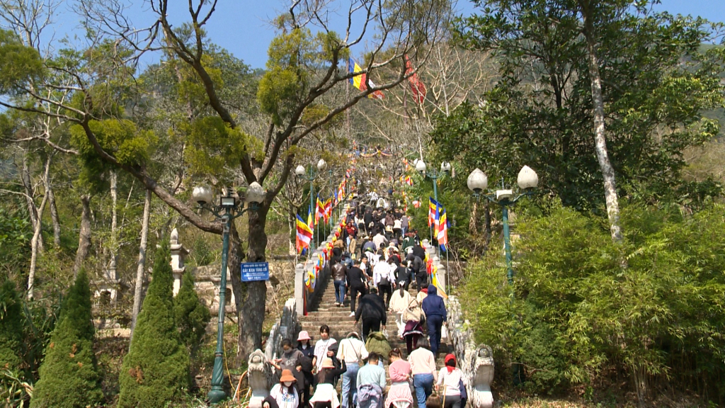 Dự kiến Khu di tích danh thắng Yên Tử sẽ đón hơn 1 triệu phật tử, nhân dân và khách du lịch về đây trong 3 tháng lễ hội đầu năm 2023.  