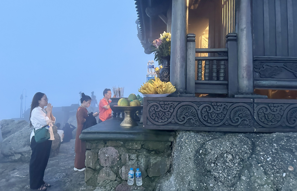 Many pilgrims and visitors arrive at Dong Pagoda from late night and early morning.
